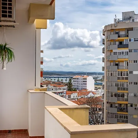 Bright & Spacious Flat W/ Balcony By Host Wise Апартаменти