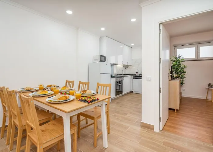 Bright & Spacious Flat W/ Balcony By Host Wise *