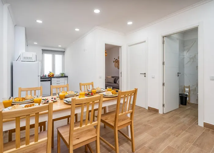 Bright & Spacious Flat W/ Balcony By Host Wise Apartament *