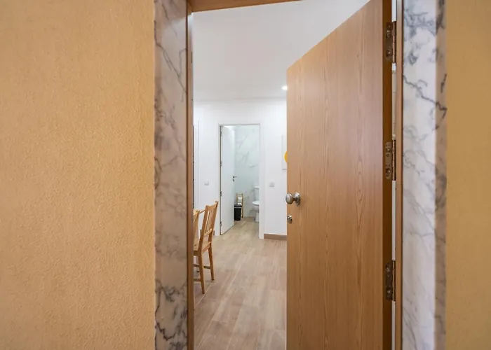 Bright & Spacious Flat W/ Balcony By Host Wise *