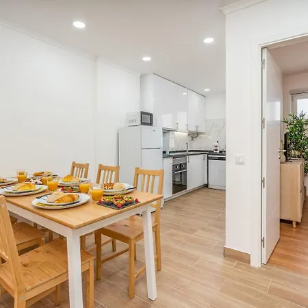 Bright & Spacious Flat W/ Balcony By Host Wise *