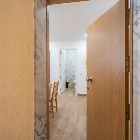 Bright & Spacious Flat W/ Balcony By Host Wise *