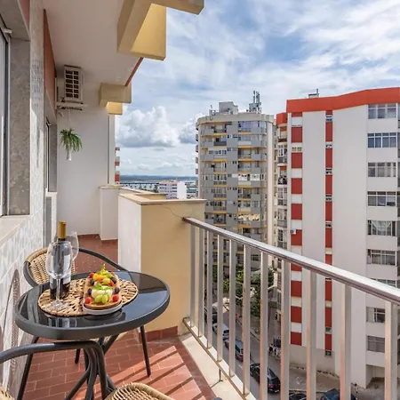 Apartment Bright & Spacious Flat W/ Balcony By Host Wise *