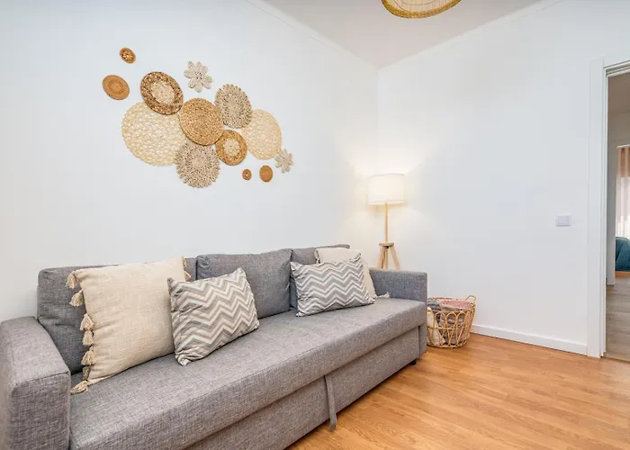 Bright & Spacious Flat W/ Balcony By Host Wise 公寓 *