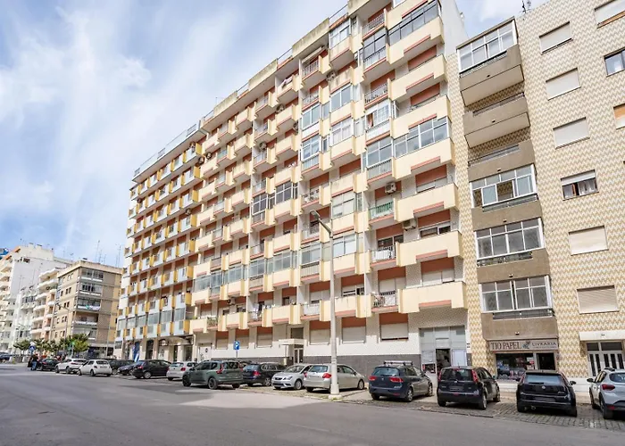 Appartamento Bright & Spacious Flat W/ Balcony By Host Wise