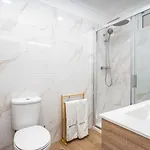 Daire Bright & Spacious Flat W/ Balcony By Host Wise *