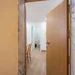 Bright & Spacious Flat W/ Balcony By Host Wise *