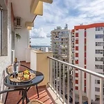 Daire Bright & Spacious Flat W/ Balcony By Host Wise *